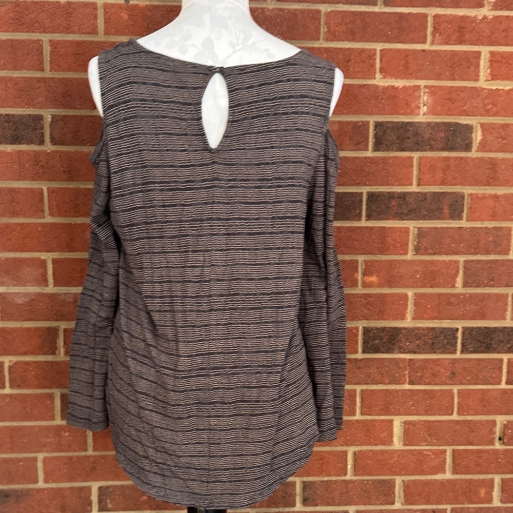 Lucky Brand Black and Gray Cold Shoulder Bell Sleeves Top - Picture 6 of 11